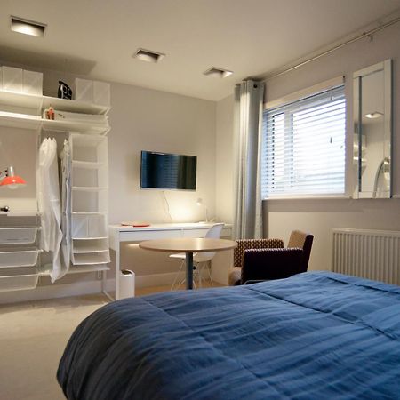 2 Homestay Guest Rooms Гантінгдон Екстер'єр фото