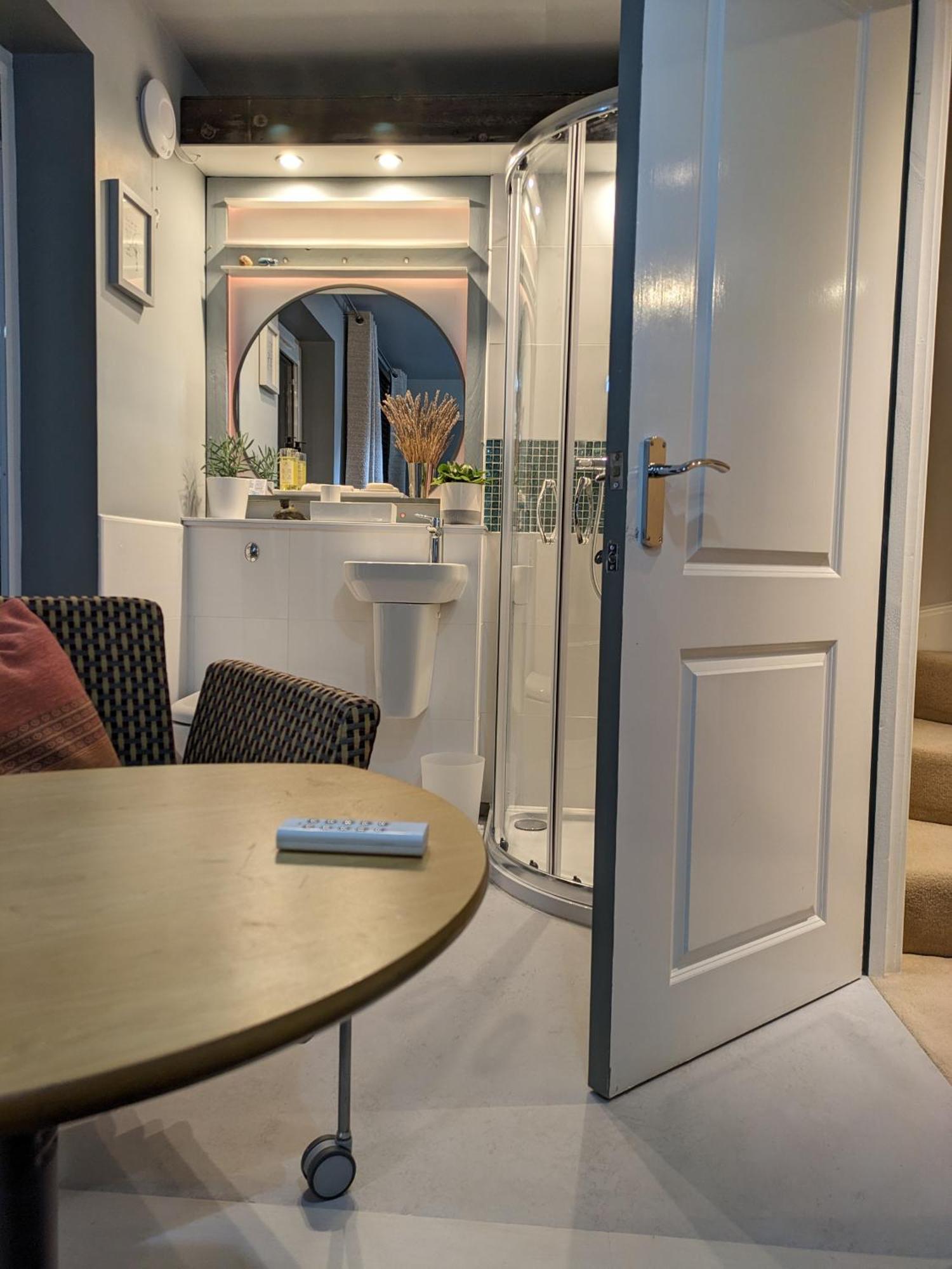 2 Homestay Guest Rooms Гантінгдон Екстер'єр фото